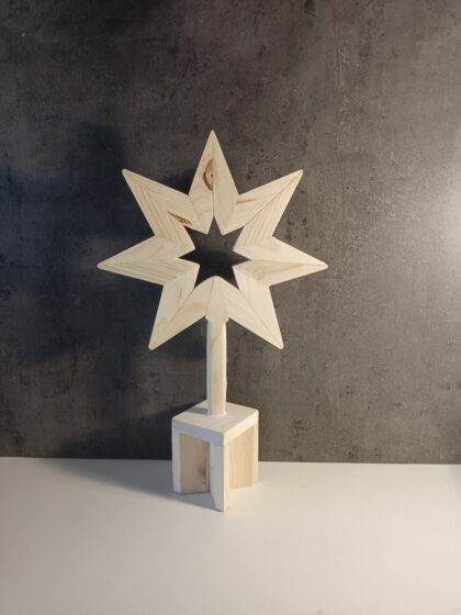Étoile de Noël en bois sur pied