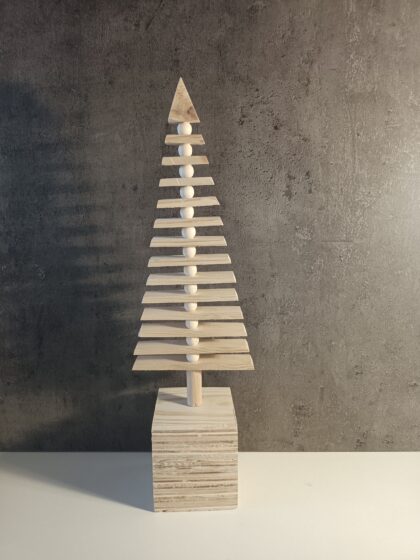 Sapin de Noël en bois à poser, décor perlé