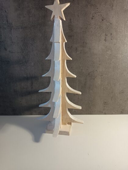Sapin de Noël en bois peint avec étoile