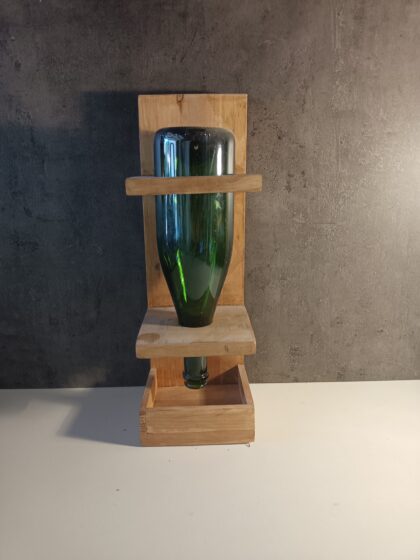 Mangeoire à oiseaux en bois avec bouteille recyclée