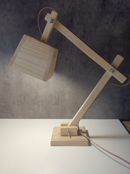 Lampe de bureau en bois articulée